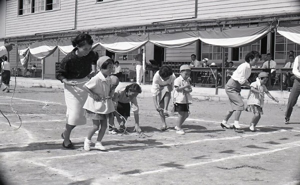 1966 八ツ保幼稚園運動会102.jpg